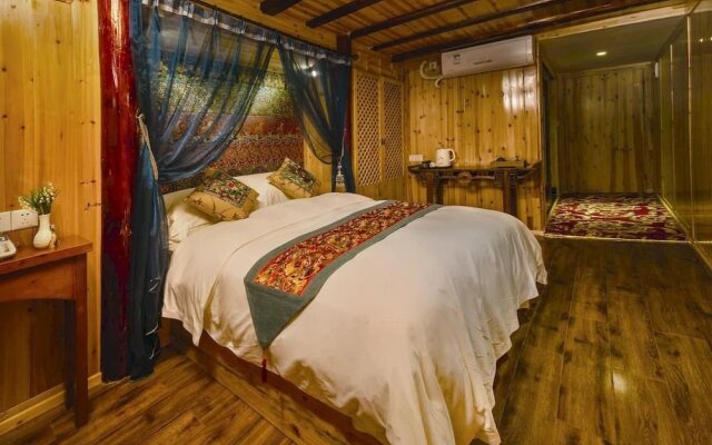 Xijiang Huayin Holiday Hotel