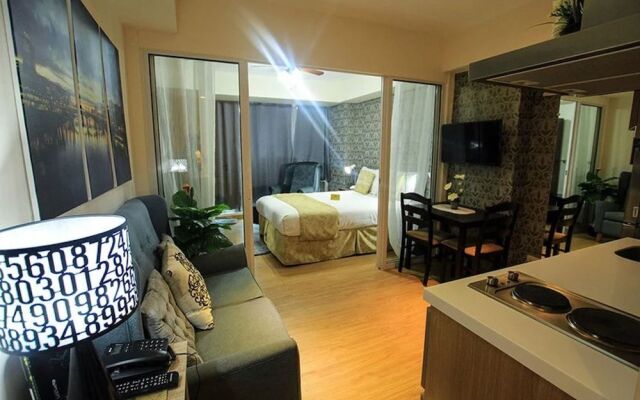 Azure Rio West Wave Pool 1 Bedroom near Airport