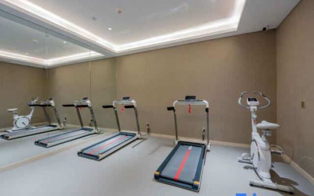 Home Inn Plus Wuxi Zhongshan Road Shengli Gate Subway Station