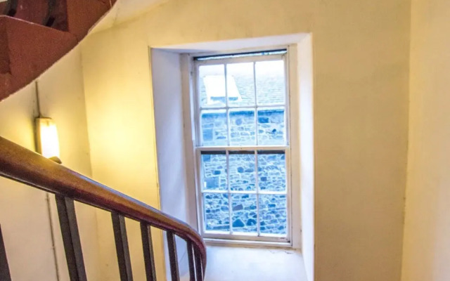 Enticing Apartment in Edinburgh near City Center