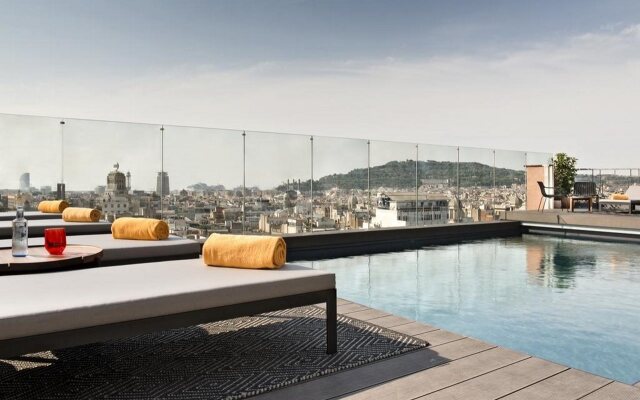 Отель NH Collection Barcelona Gran Calderón