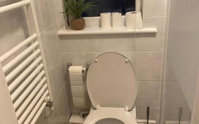 3 bed stylish house Whole house