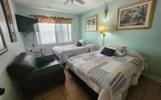 Silver Sands Motel