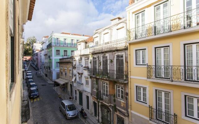 ALTIDO Exquisite 2BR home w/ balcony in Lapa