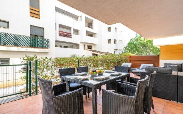 Large Terrace Apartment and near the Pool Ref 38