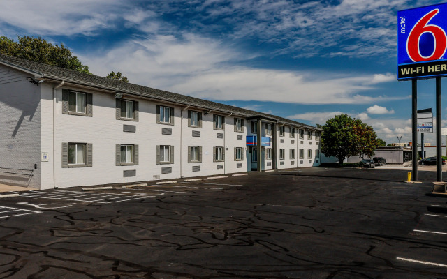 Motel 6 Wichita, KS