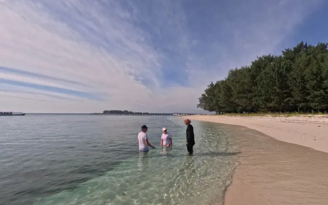 Arys lagoon bungalow & hotel