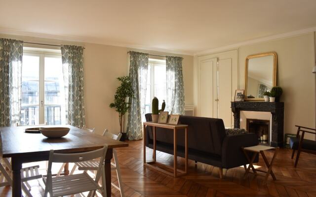 Spacious 2 Bedroom Apartment in Paris 2nd