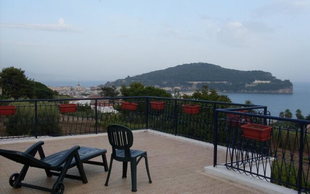 House With 5 Bedrooms in Gaeta, With Wonderful sea View, Furnished Ter