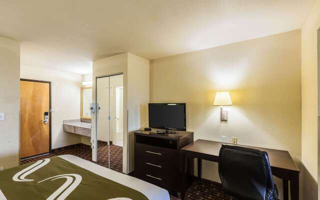 Quality Inn near SeaWorld - Lackland