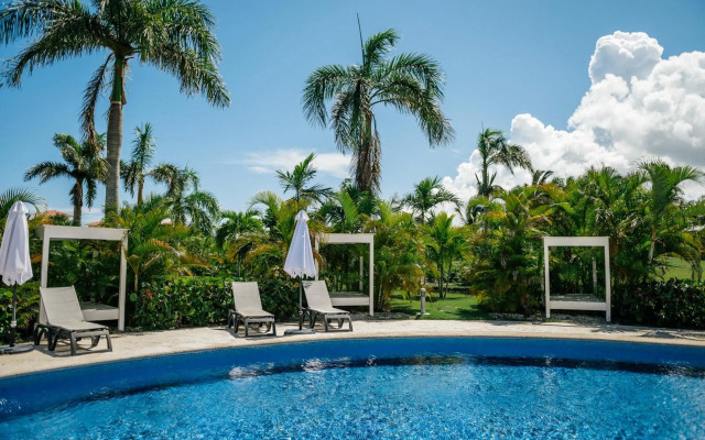 New Apartment Sueno pool area private Beach guard