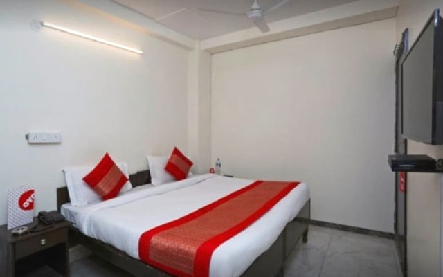 OYO 13280 Hotel Royal India