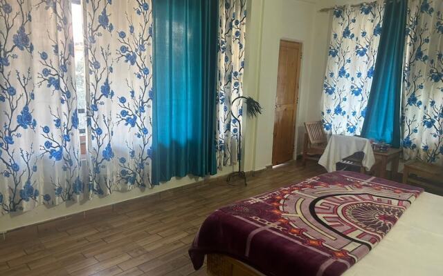 Footsteps Hostel and Cafe