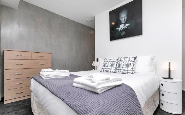 QV Modern New Apt near Viaduct with WiFi - 931