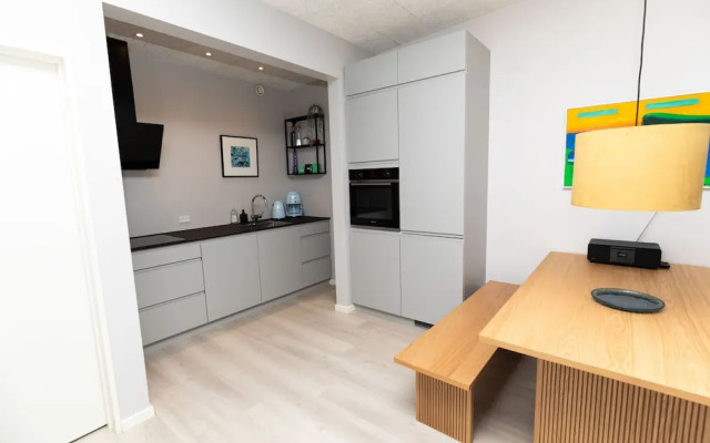 Charming Artistic Retreat | Panoramic View