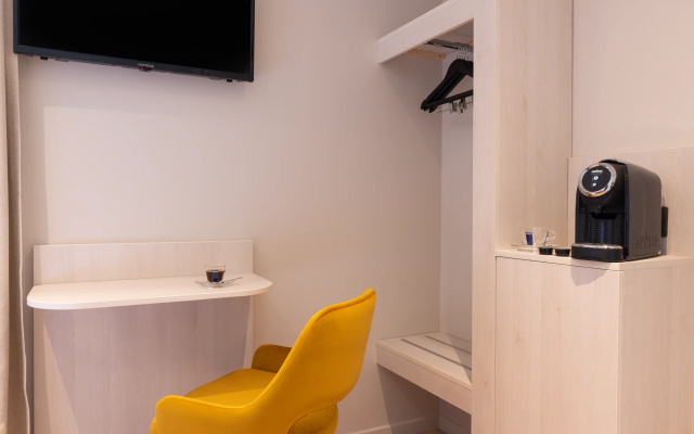Отель The Originals Boutique, Hôtel Porte de Dieppe