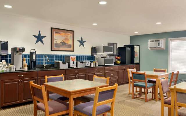 Travelodge by Wyndham Edson