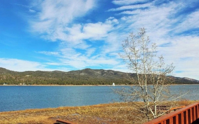 Lakefront Amazing Views - Modern B