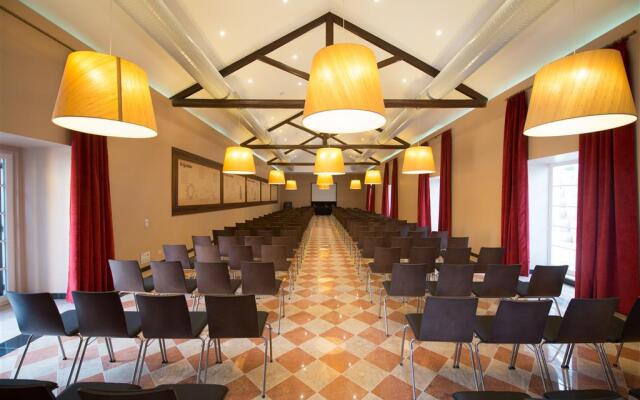 Отель Vila Gale Collection Palacio dos Arcos