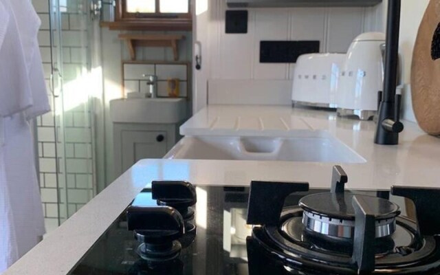 Luxury Hut - With own hot Tub, in Tunbridge Wells