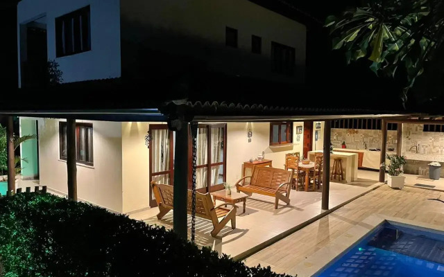 Casa 4/4 agradável com piscina e churrasqueira