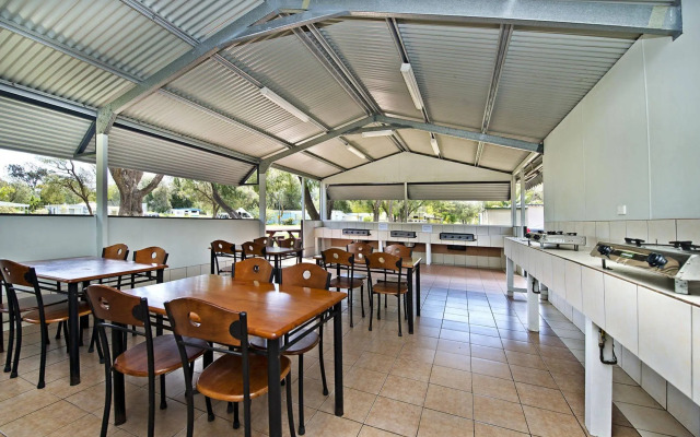 Acclaim Rose Gardens Beachside Holiday Park