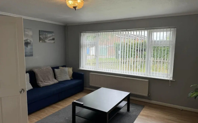 3 Bedroom Cozy House in Reading