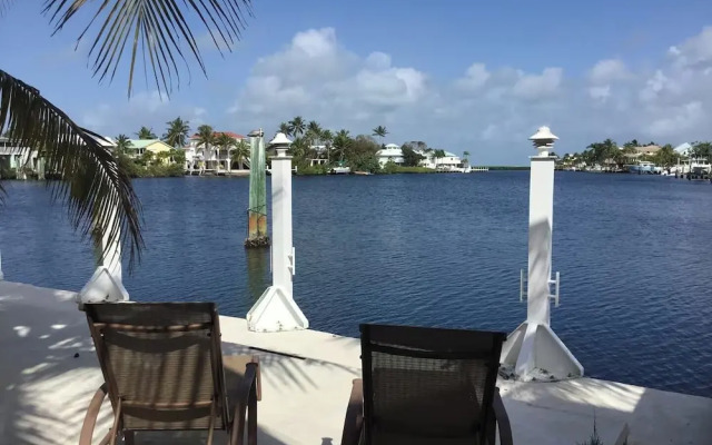 Villa w/ Pool & Dock in Marathon