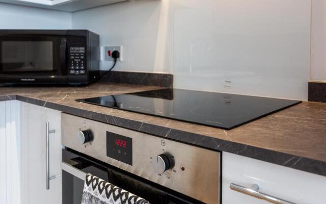 Preston Mews - Hot Tub, Parking, Sleeps 8!