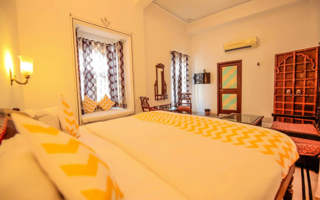Hotal Devraj Niwas on Lake Pichola Udaipur – Guest Rooms – Udaipur