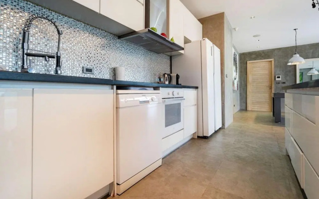 Open Hill View 3BR Natural Park Villa 1