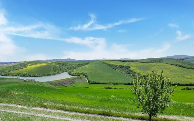 Scenic Farmhouse in Peccioli with Swimming Pool near Lakes