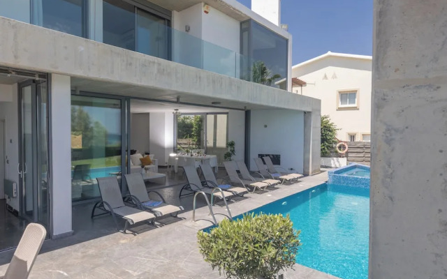 Protaras Holiday Villa El34 - Seafront Villa