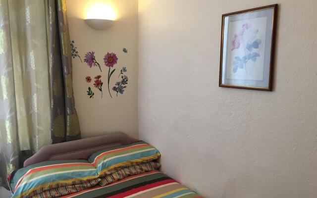 Crossways Hotel