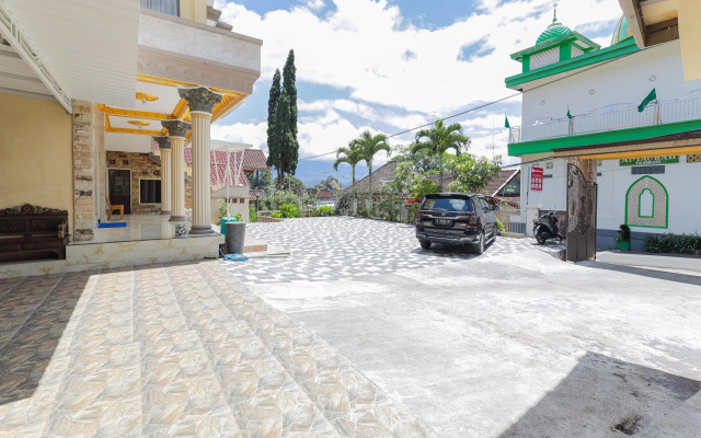 RedDoorz Plus @ Villa Bontes Batu