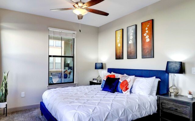 Rooftop Pool with Views-King Beds-Parking 1123