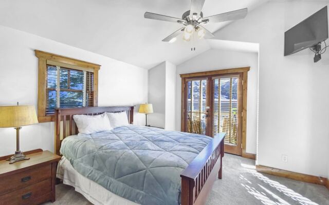 Mountain Ridge  2 Bedroom Townhouse by RedAwning