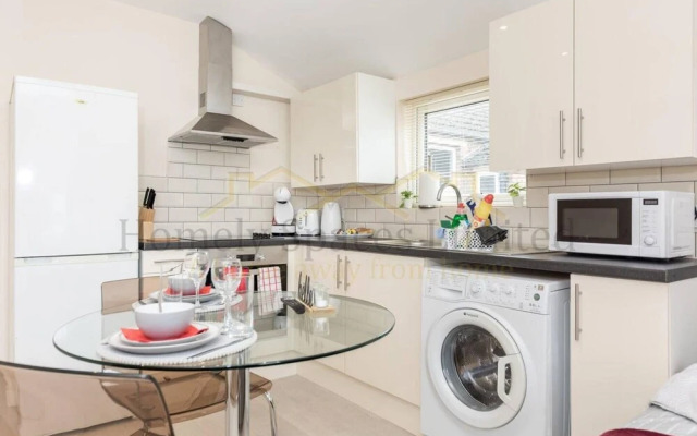 Bedford Hospital Studio Apartment - Victoria D