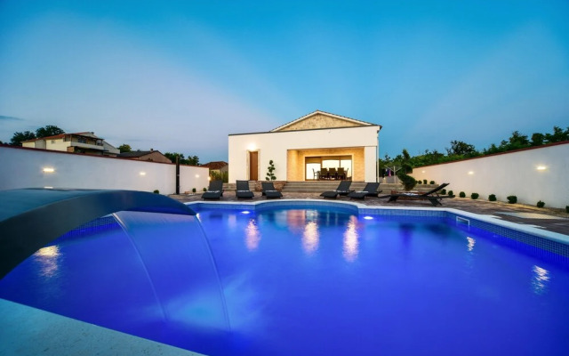 Villa Mary with pool and Sauna