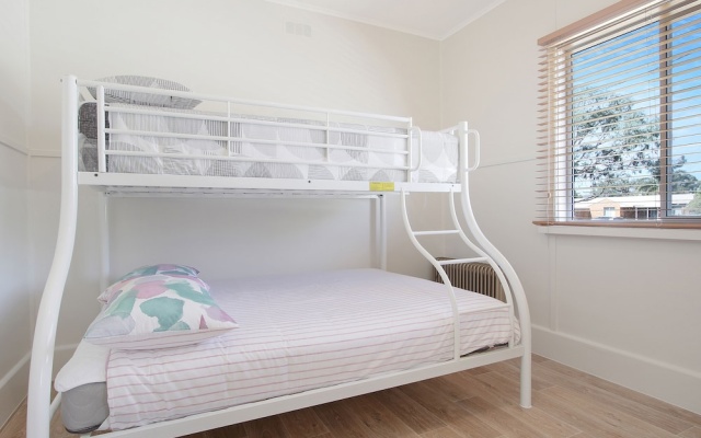 The Fishermans Cottage – Guest Rooms – Lakes Entrance
