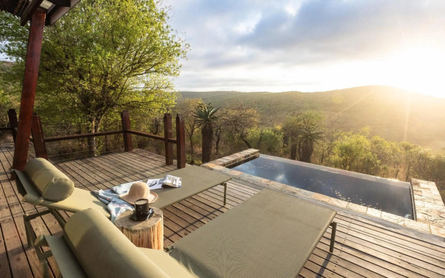 Rhino Ridge Safari Lodge
