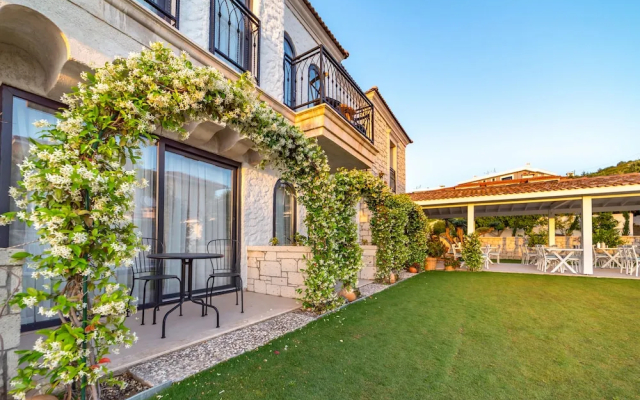 Cemal Alaçatı Hotel