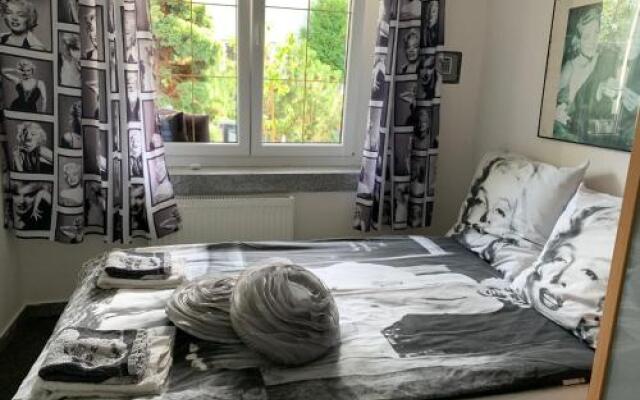 Hollywood Studio Apartments " Traum Fabrik "