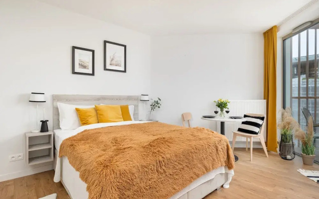 Sunny Coast Studio by Renters