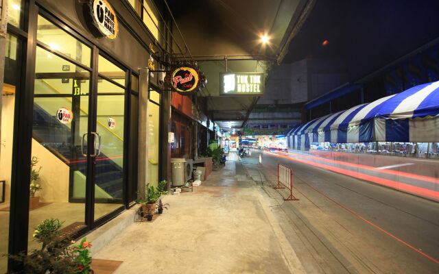 Tuk Tuk Hostel
