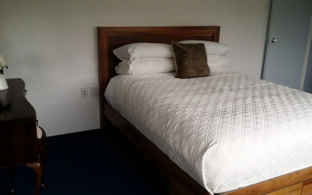 Spectacular Lakefront Home