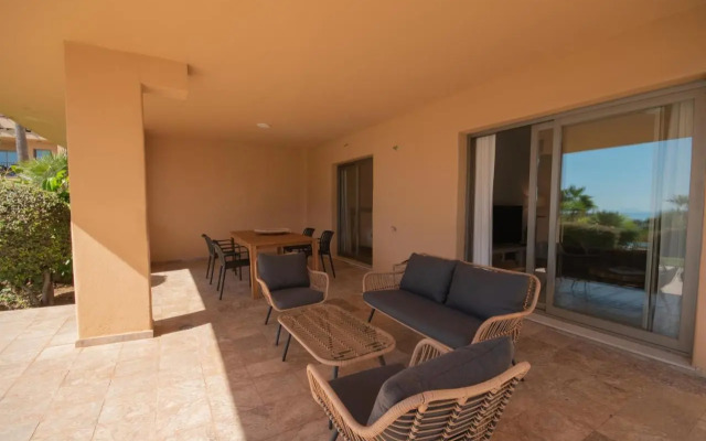 Modern and luxurious holiday home with sea views in Benahavís