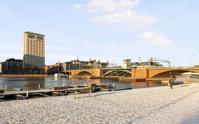 Sanders Promenade - Chic 2-bdr Apt w Water View
