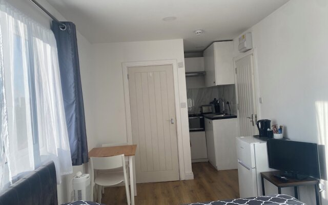 Comfortable Homely Studio Flat in Wembley