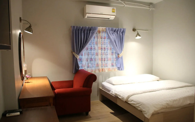 Kinnon Deluxe Hostel Coworking Cafe
